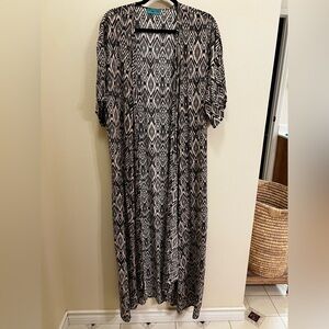 Turquoise Haven Black and White Geometric Patterned Women's Kimono